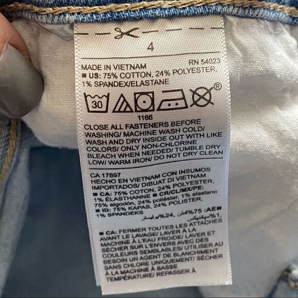 Old Navy Boyfriend Mid-Rise Denim Jean Button Fly Shorts - Picture 4 of 8
